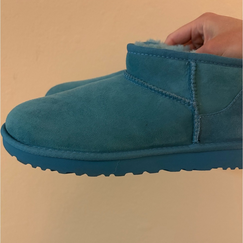 Brand new Uggs. Never worn. Size 7